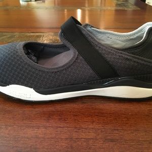 Kuru charcoal color shoes size 8.5
